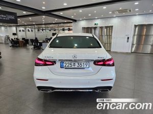 Mercedes-Benz E-Class E220d 4MATIC AMG Line 2023 года из Южной Кореи