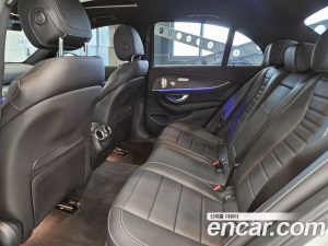 Mercedes-Benz E-Class E220d 4MATIC AMG Line 2023 года из Южной Кореи