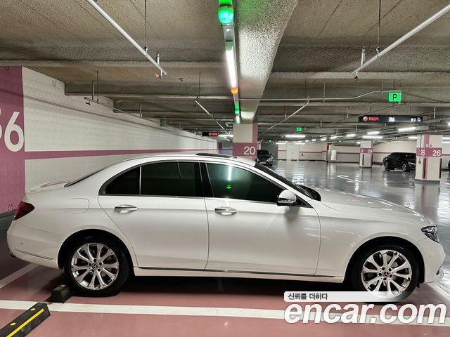 Mercedes-Benz E-Class E300 4MATIC Exclusive 2020 года из Кореи