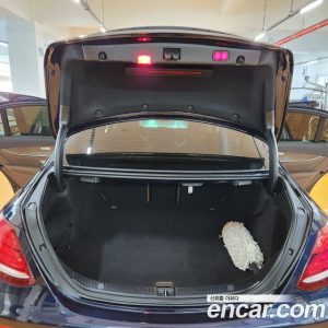 Mercedes-Benz E-Class E300 4MATIC Exclusive Intelligent Drive 2020 года из Южной Кореи