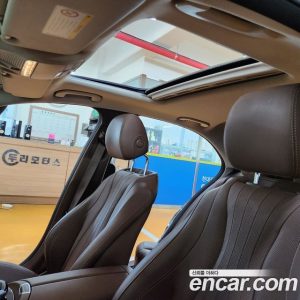 Mercedes-Benz E-Class E300 4MATIC Exclusive Intelligent Drive 2020 года из Южной Кореи