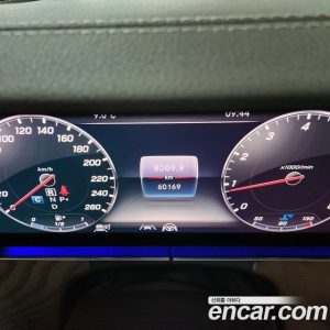 Mercedes-Benz E-Class E300 4MATIC Exclusive Intelligent Drive 2020 года из Южной Кореи