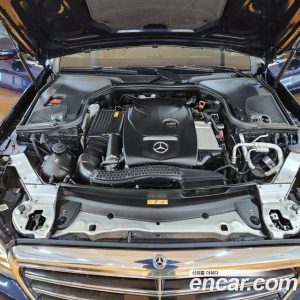 Mercedes-Benz E-Class E300 4MATIC Exclusive Intelligent Drive 2020 года из Южной Кореи