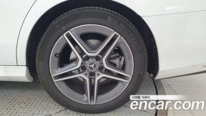 Mercedes-Benz E-Class E250 AMG Line 2023 года из Южной Кореи