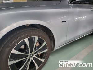 Mercedes-Benz E-Class E300e 4MATIC Exclusive 2021 года из Южной Кореи