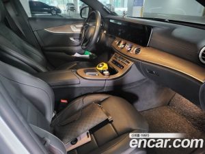 Mercedes-Benz E-Class E300e 4MATIC Exclusive 2021 года из Южной Кореи