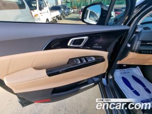 Kia Carnival Бензин 9-Seater Signature 2023 года из Южной Кореи
