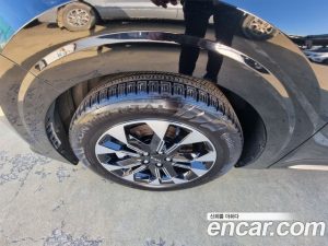 Kia Carnival Бензин 9-Seater Signature 2023 года из Южной Кореи