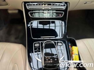 Mercedes-Benz CLS-Class CLS300d AMG Line 2020 года из Южной Кореи