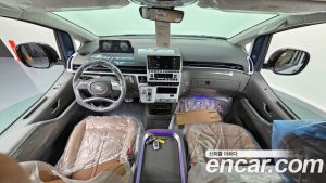 Hyundai Staria 4WD Lounge 7-Seater 2024 года из Южной Кореи