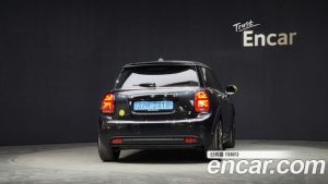 Mini Cooper SE ELECTRIC 2023 года из Южной Кореи