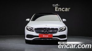 Mercedes-Benz E-Class E220d Avantgarde 2020 года из Южной Кореи