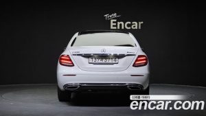 Mercedes-Benz E-Class E220d Avantgarde 2020 года из Южной Кореи