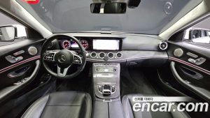 Mercedes-Benz E-Class E220d Avantgarde 2020 года из Южной Кореи