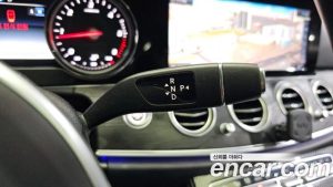 Mercedes-Benz E-Class E220d Avantgarde 2020 года из Южной Кореи