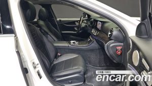 Mercedes-Benz E-Class E220d Avantgarde 2020 года из Южной Кореи