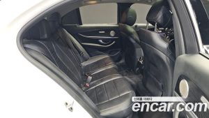 Mercedes-Benz E-Class E220d Avantgarde 2020 года из Южной Кореи