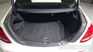 Mercedes-Benz E-Class E220d Avantgarde 2020 года из Южной Кореи