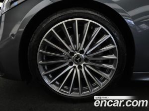 Mercedes-Benz C-Class C300 4MATIC AMG Line 2023 года из Южной Кореи
