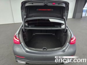 Mercedes-Benz C-Class C300 4MATIC AMG Line 2023 года из Южной Кореи