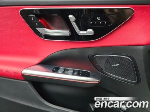 Mercedes-Benz C-Class C300 4MATIC AMG Line 2023 года из Южной Кореи