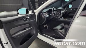 Volvo XC60 T8 R-디자인 2021 года из Южной Кореи