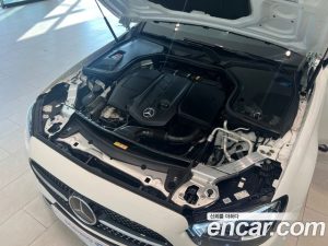 Mercedes-Benz E-Class E220d 4MATIC AMG Line 2021 года из Южной Кореи