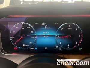 Mercedes-Benz E-Class E220d 4MATIC AMG Line 2021 года из Южной Кореи