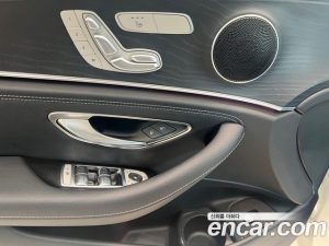 Mercedes-Benz E-Class E220d 4MATIC AMG Line 2021 года из Южной Кореи