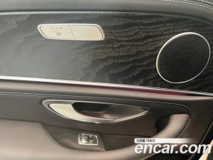 Mercedes-Benz E-Class E220d 4MATIC AMG Line 2021 года из Южной Кореи