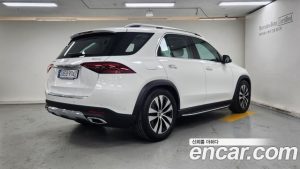Mercedes-Benz GLE-Class GLE300d 4MATIC 2023 года из Южной Кореи