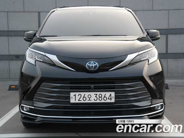 Toyota Sienna 2.5 HYBRID 2WD 2021 года из Кореи