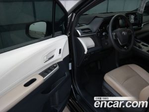 Toyota Sienna 2.5 HYBRID 2WD 2021 года из Южной Кореи