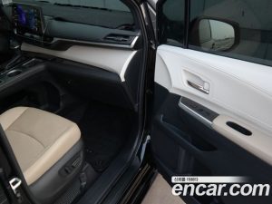 Toyota Sienna 2.5 HYBRID 2WD 2021 года из Южной Кореи