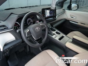 Toyota Sienna 2.5 HYBRID 2WD 2021 года из Южной Кореи