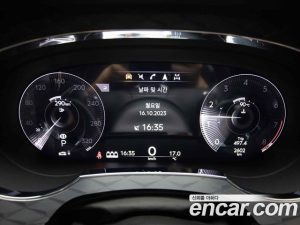 Bentley Bentayga 4.0 V8 Azure 2023 года из Южной Кореи