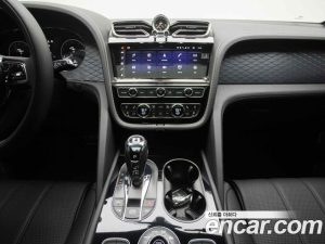 Bentley Bentayga 4.0 V8 Azure 2023 года из Южной Кореи