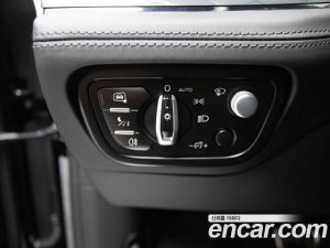 Bentley Bentayga 4.0 V8 Azure 2023 года из Южной Кореи