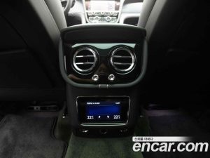 Bentley Bentayga 4.0 V8 Azure 2023 года из Южной Кореи