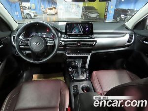 Kia Seltos Бензин 1.6 Turbo 2WD 2020 года из Южной Кореи