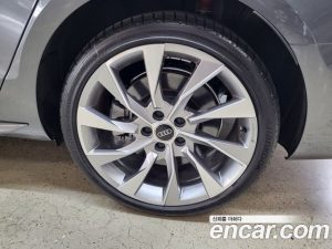 Audi A4 45 TFSI 4WD Premium 2023 года из Южной Кореи
