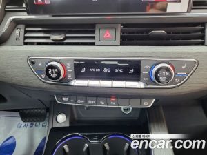 Audi A4 45 TFSI 4WD Premium 2023 года из Южной Кореи