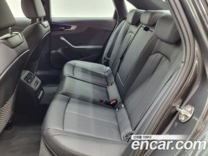 Audi A4 45 TFSI 4WD Premium 2023 года из Южной Кореи