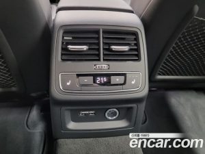 Audi A4 45 TFSI 4WD Premium 2023 года из Южной Кореи