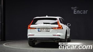 Volvo V60 T5 PRO AWD 2020 года из Южной Кореи