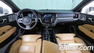 Volvo V60 T5 PRO AWD 2020 года из Южной Кореи