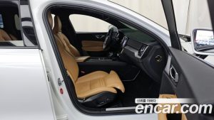 Volvo V60 T5 PRO AWD 2020 года из Южной Кореи