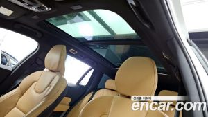 Volvo V60 T5 PRO AWD 2020 года из Южной Кореи