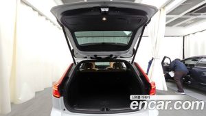 Volvo V60 T5 PRO AWD 2020 года из Южной Кореи