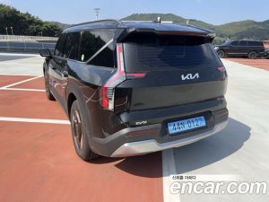 Kia EV9 Air 4WD 2024 года из Южной Кореи